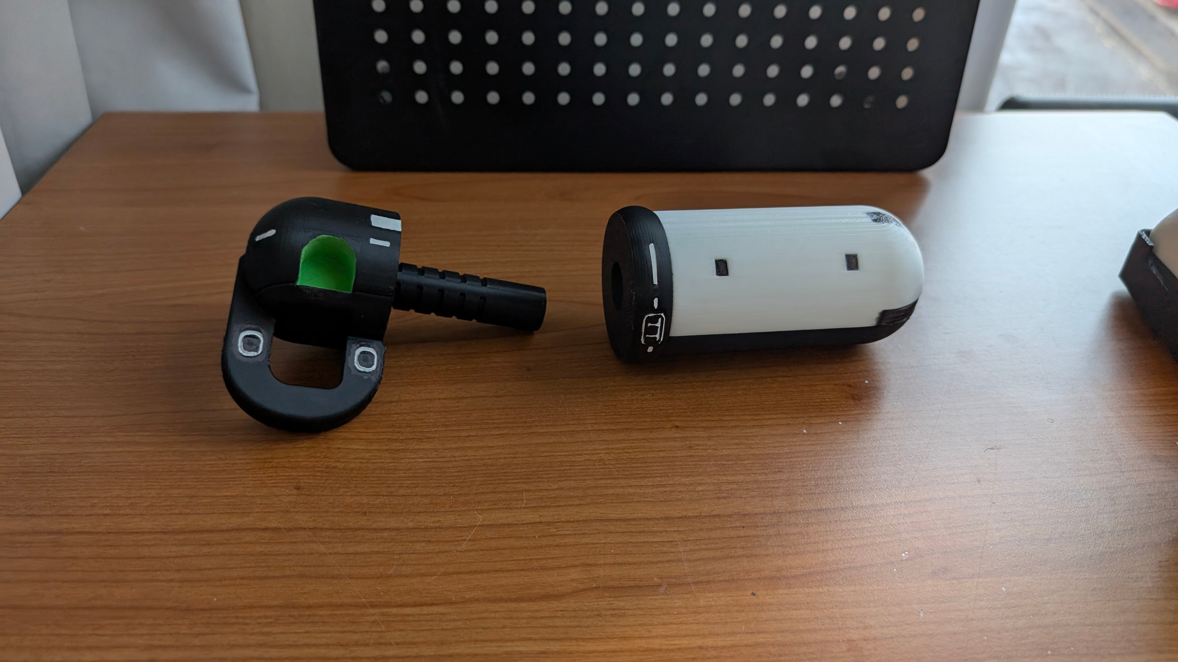 Marathon Smoke Grenade Prop – Handmade Sci-Fi Collectible